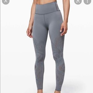 Lululemon Reveal tight